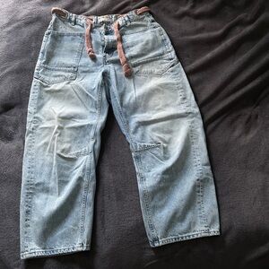 EUC We the Free Moxie Pull on Barrel Jeans with pink belt